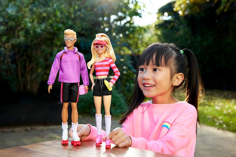Barbie Fashionistas Set with 2 Fashion Dolls & 6 Accessories